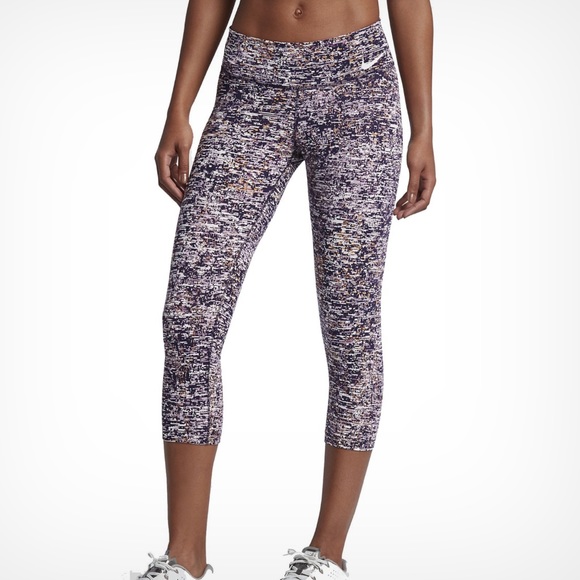Nike Pants - 💜Nike Capri leggings with NIKE logo print